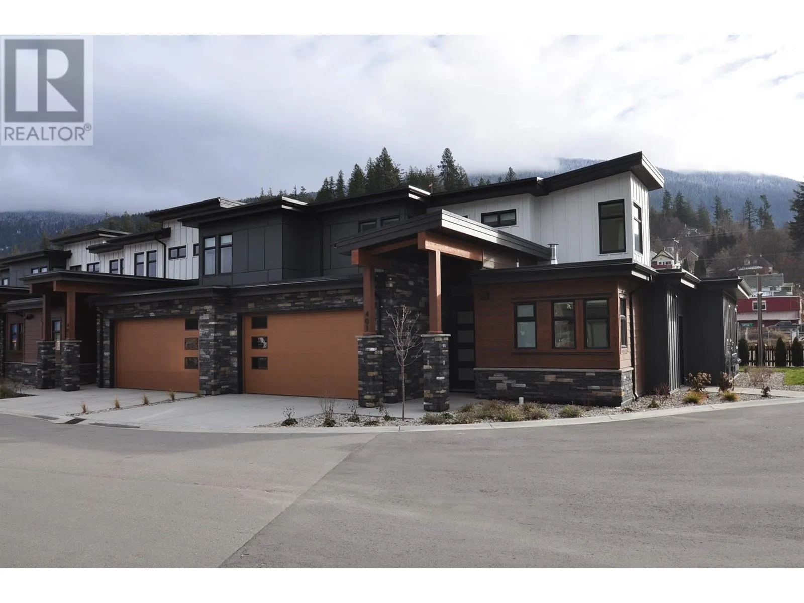 910 Lakeside Drive Unit# 401