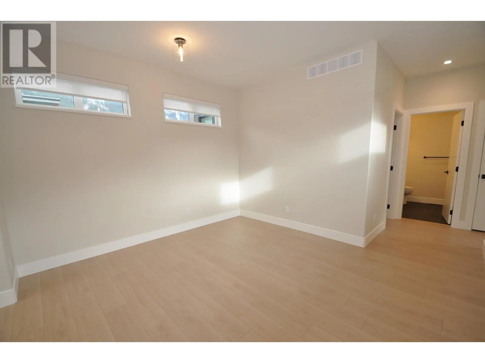 910 Lakeside Drive Unit# 401