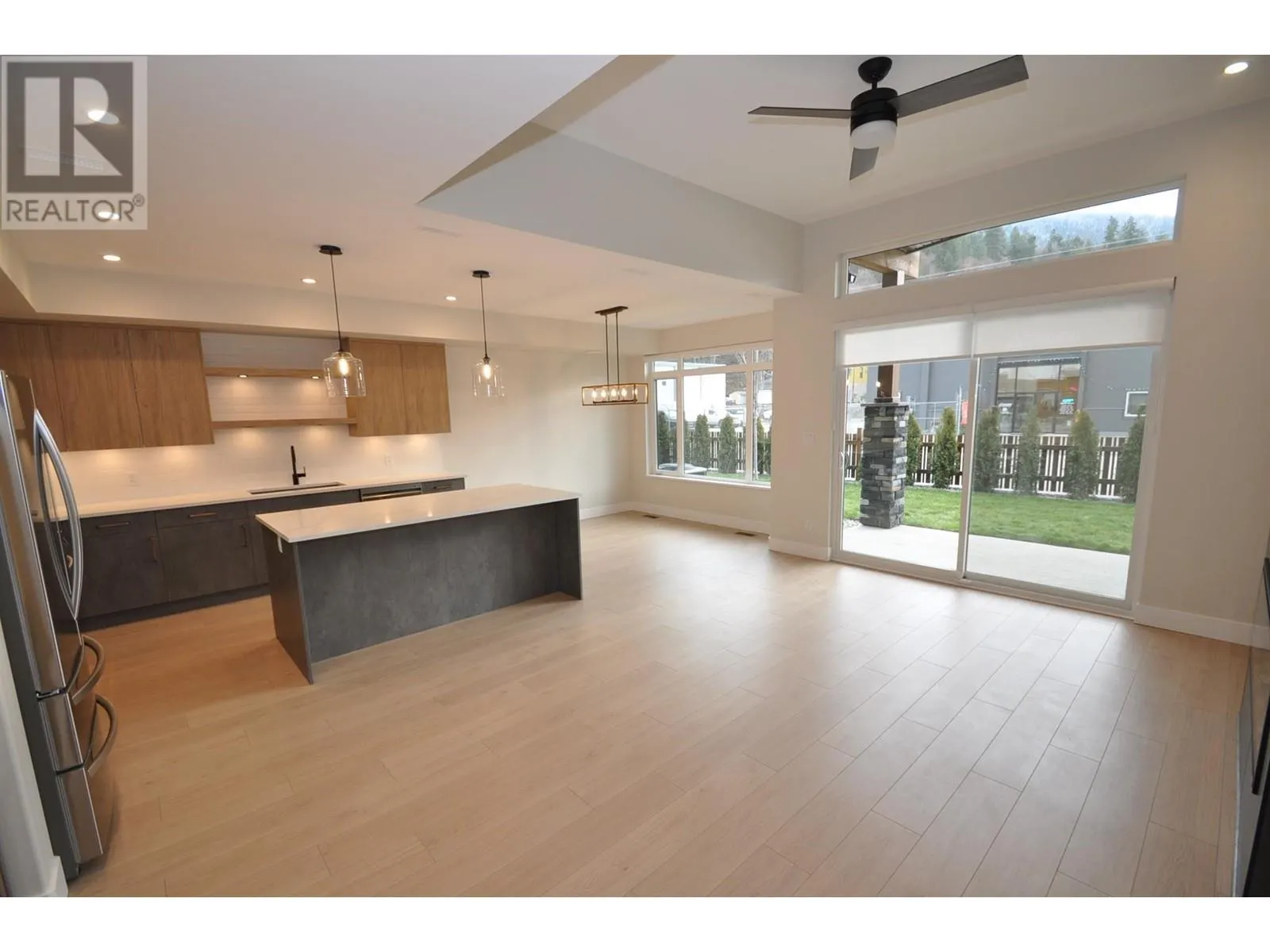 910 Lakeside Drive Unit# 401