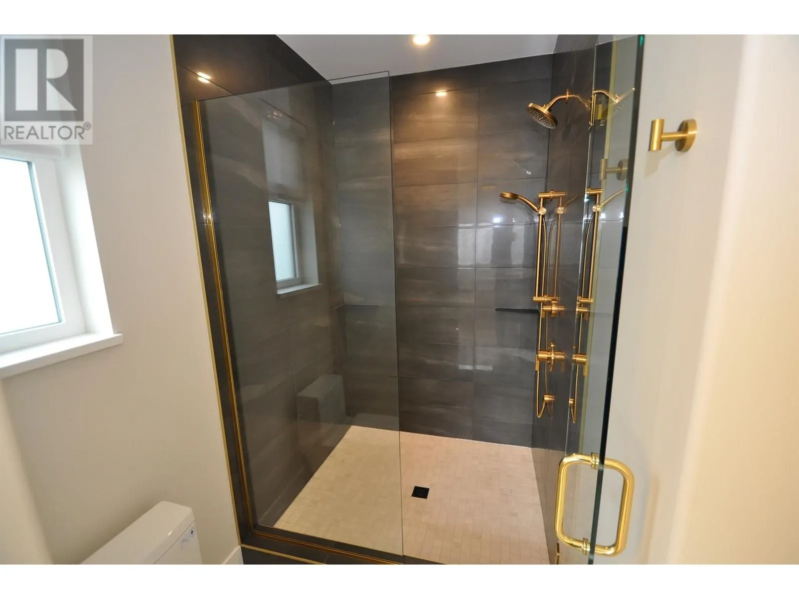 910 Lakeside Drive Unit# 401