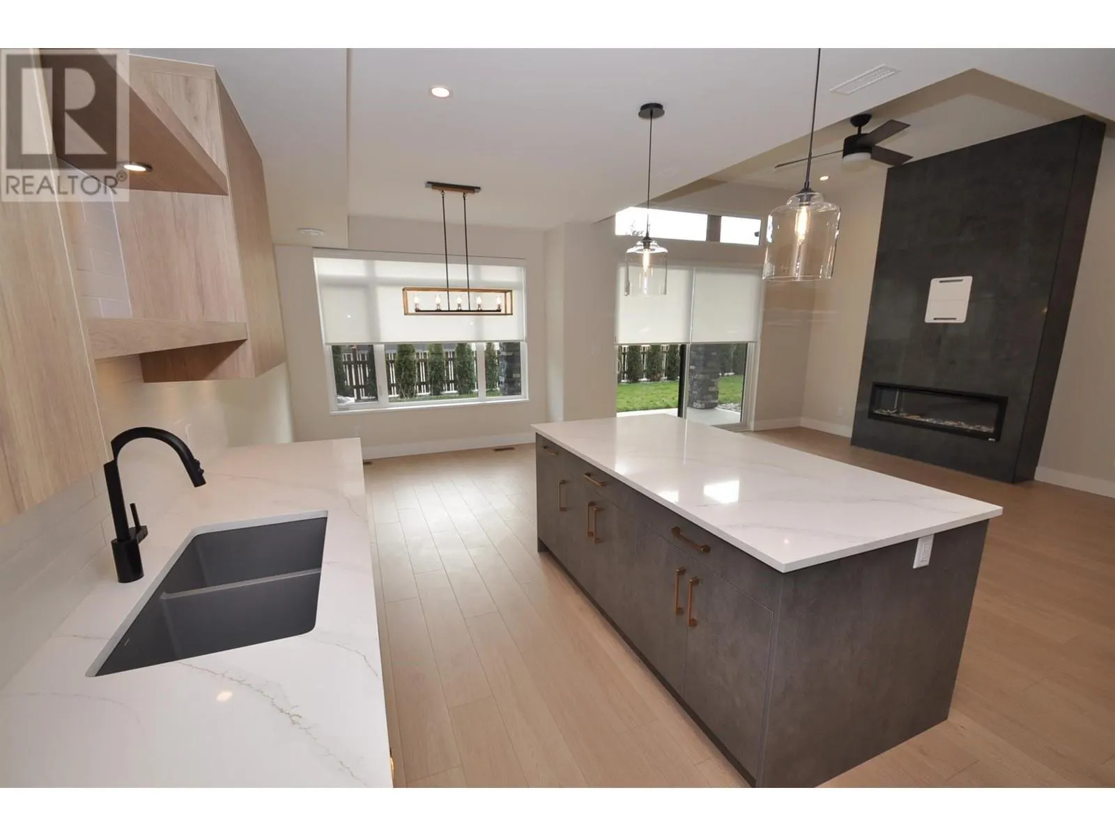 910 Lakeside Drive Unit# 401