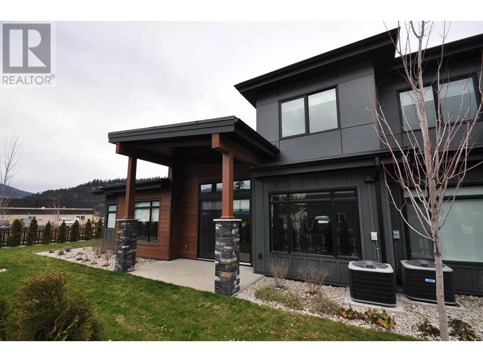 910 Lakeside Drive Unit# 401