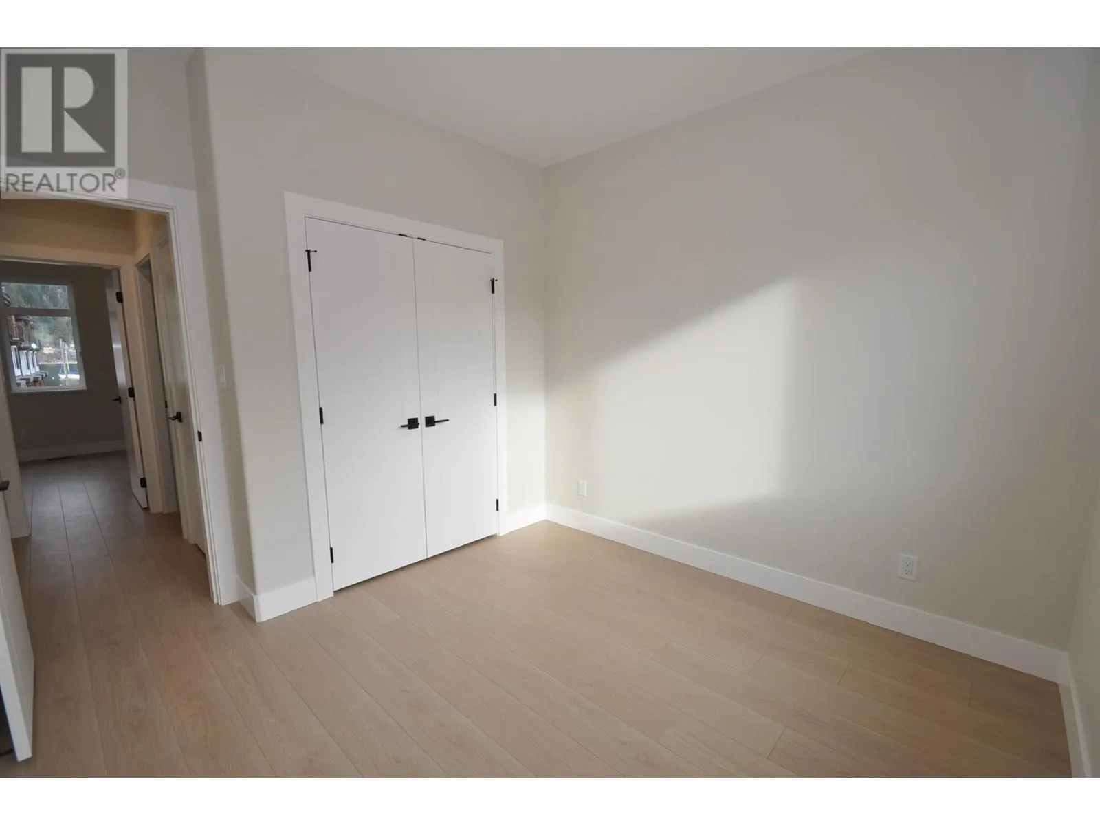 910 Lakeside Drive Unit# 401