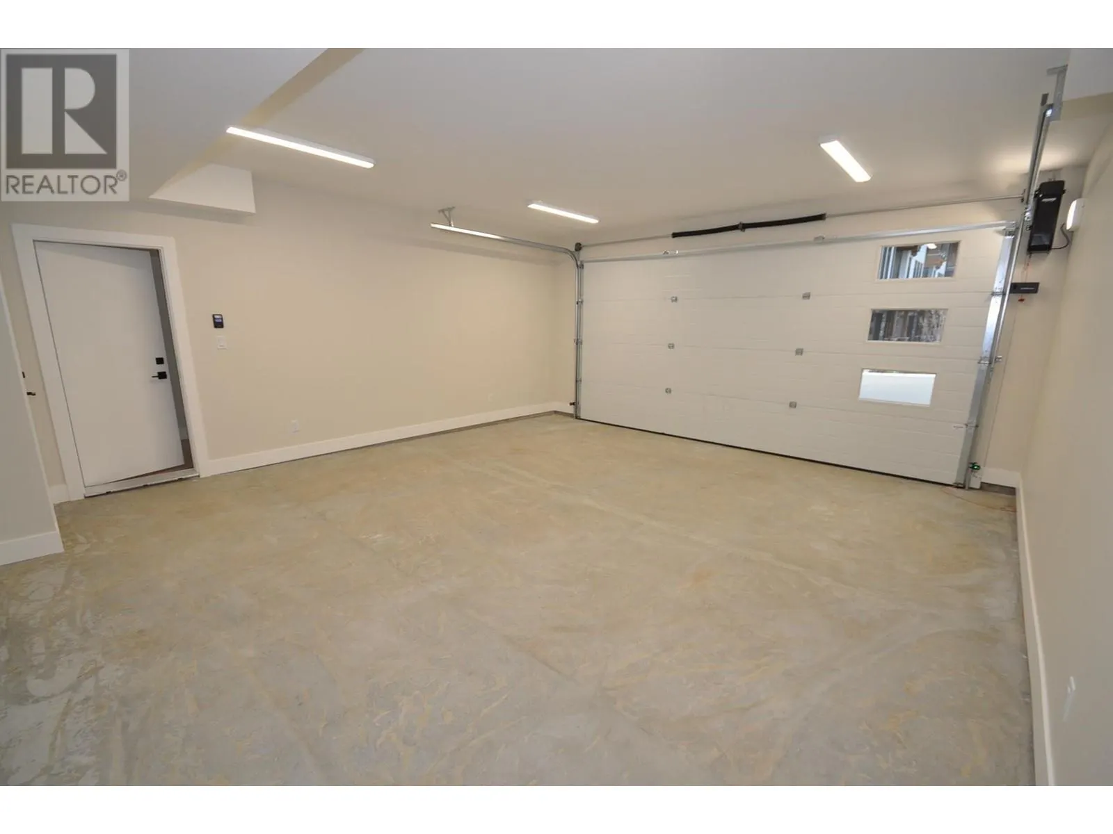 910 Lakeside Drive Unit# 401