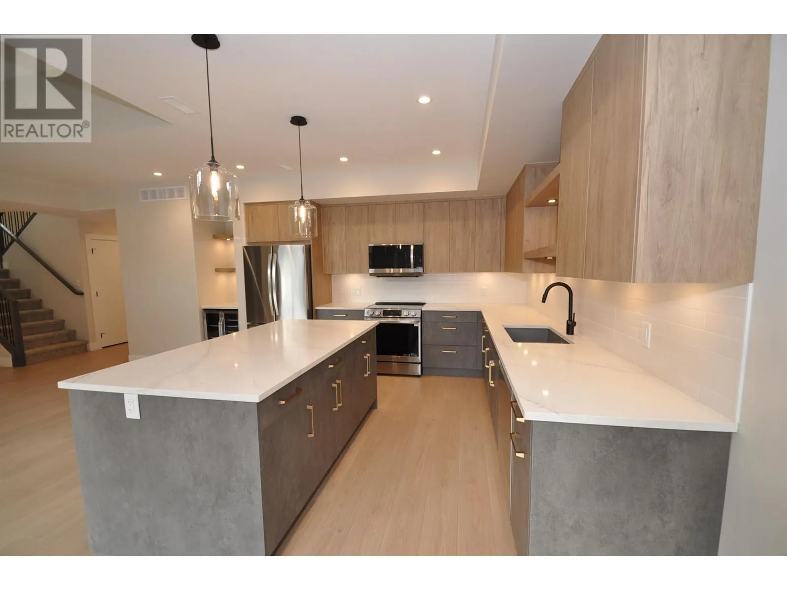 910 Lakeside Drive Unit# 401