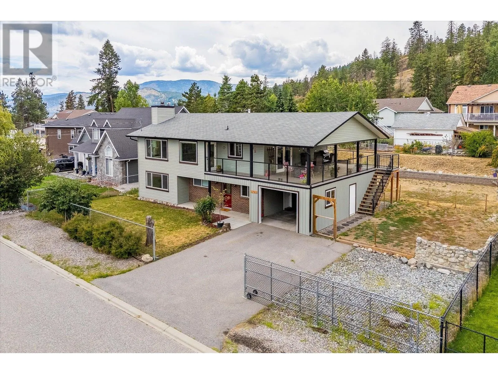 5749 MacKenzie Road