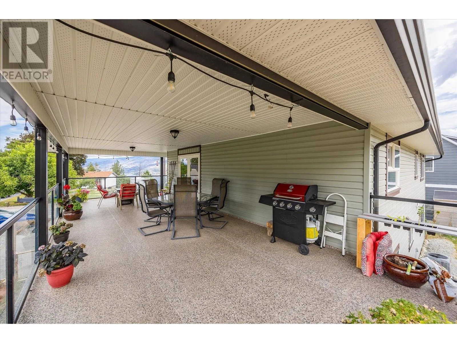 5749 MacKenzie Road