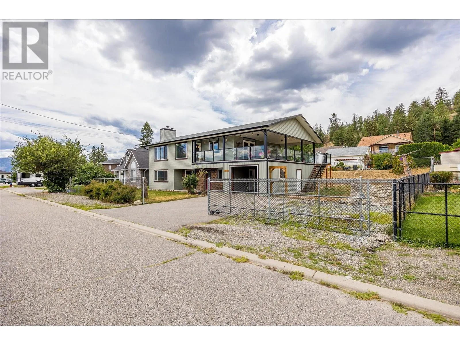 5749 MacKenzie Road