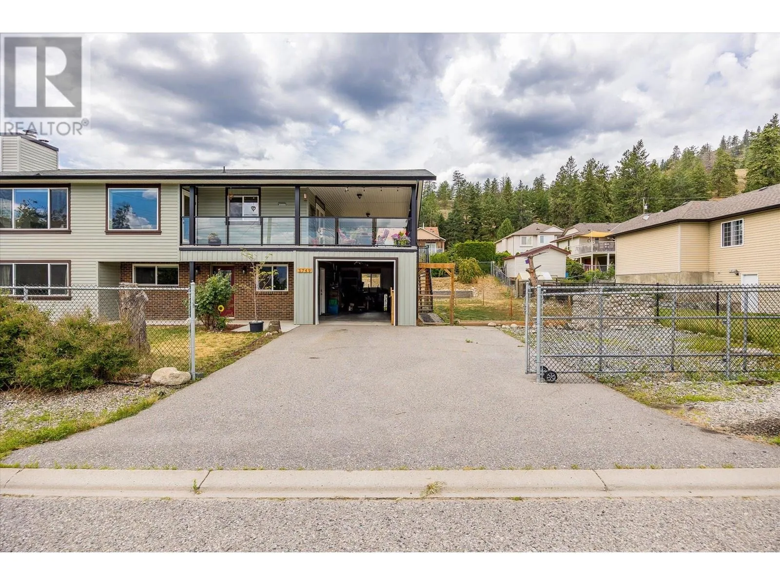 5749 MacKenzie Road
