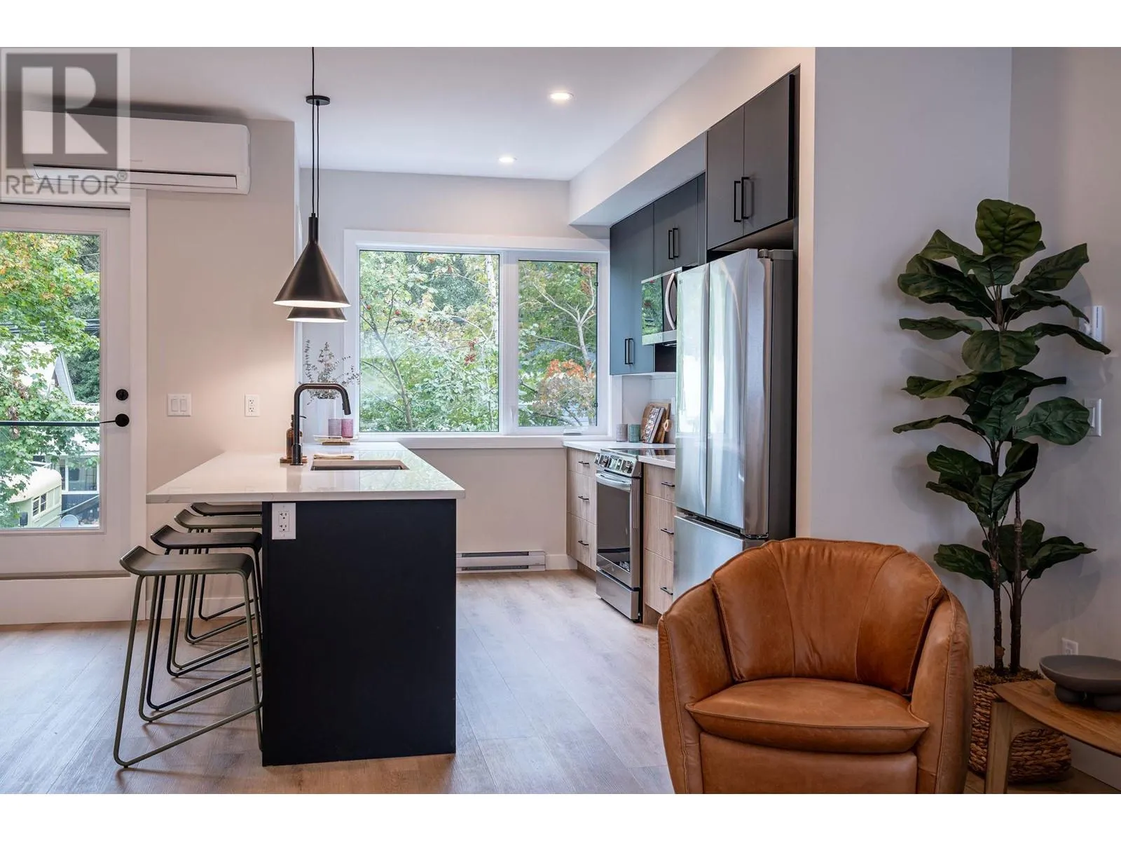 1241 Douglas Street W