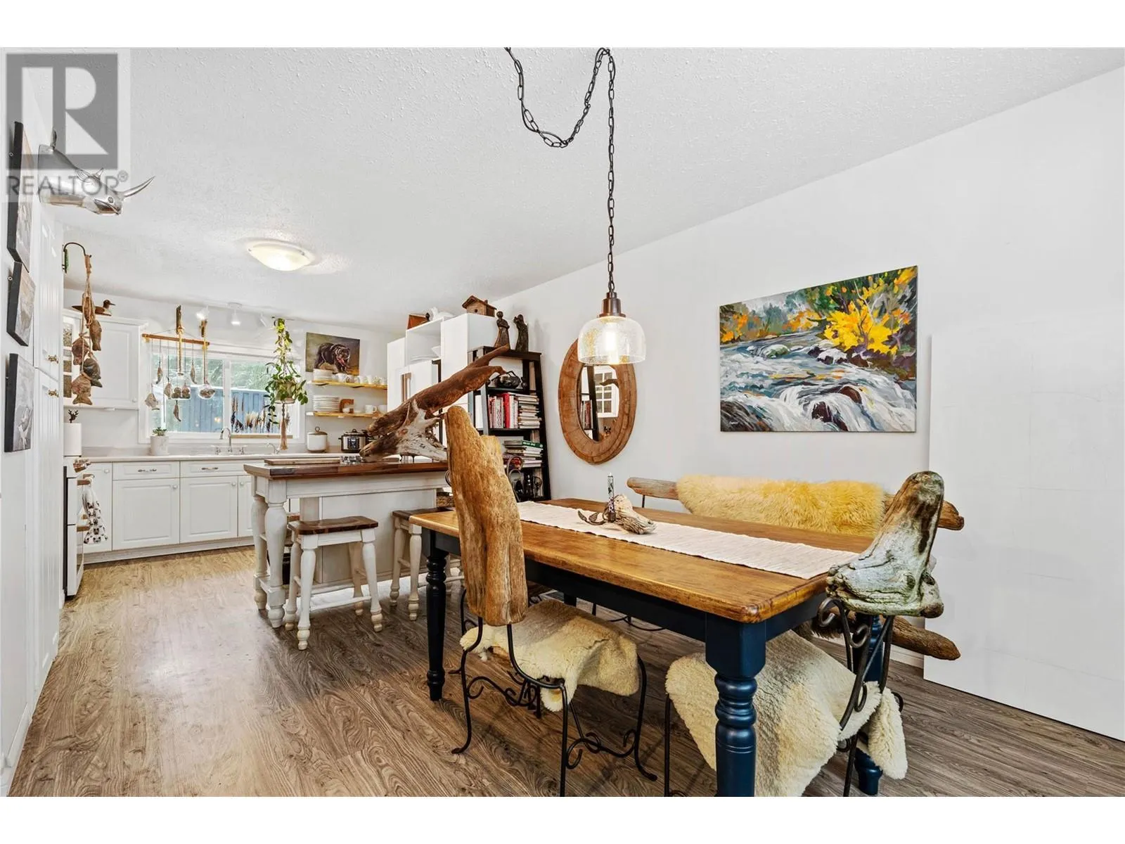 2572 Airstrip Road