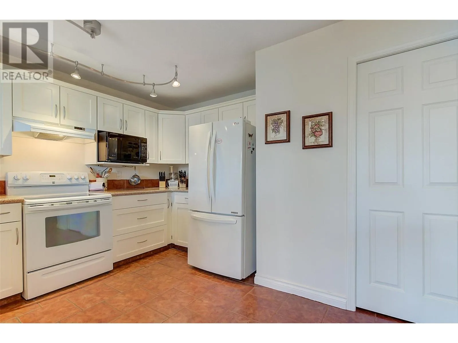 4470 Ponderosa Drive Unit# 103