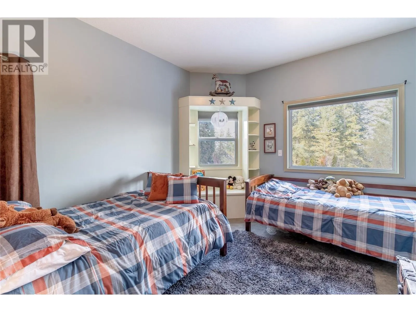 2273 Lakeview Drive