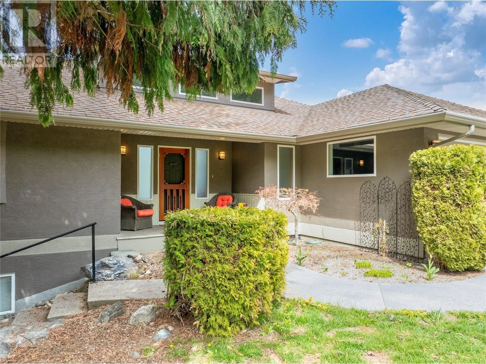 2273 Lakeview Drive