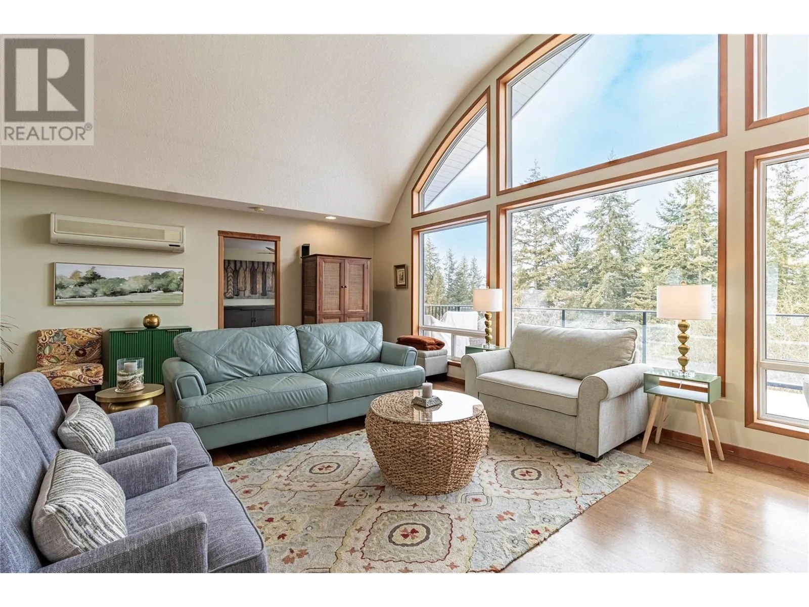 2273 Lakeview Drive