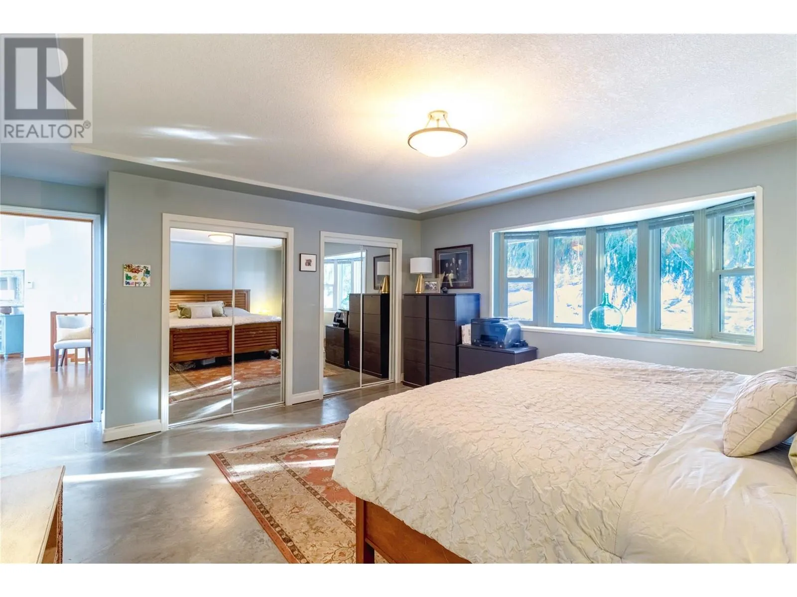 2273 Lakeview Drive