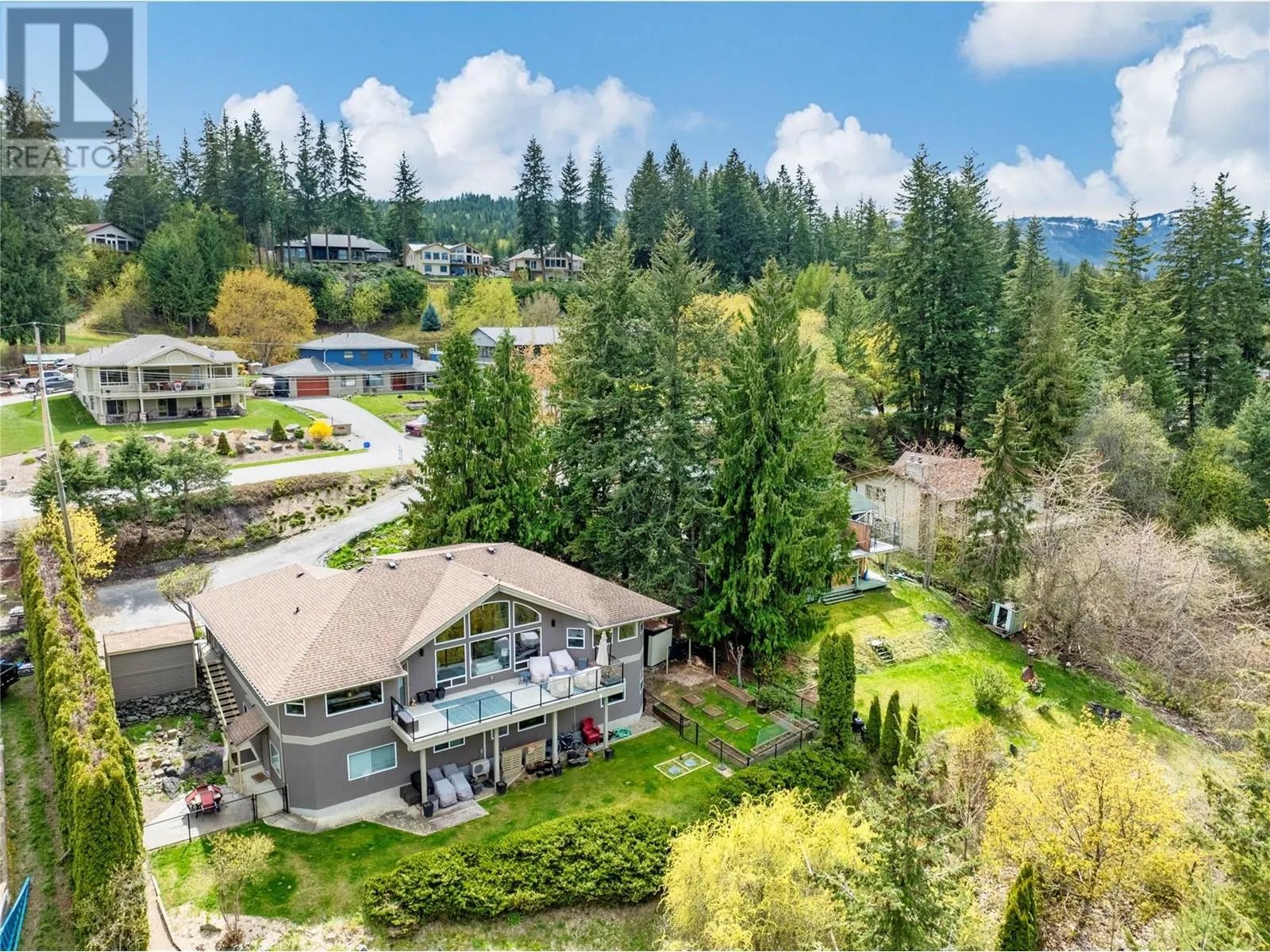 2273 Lakeview Drive