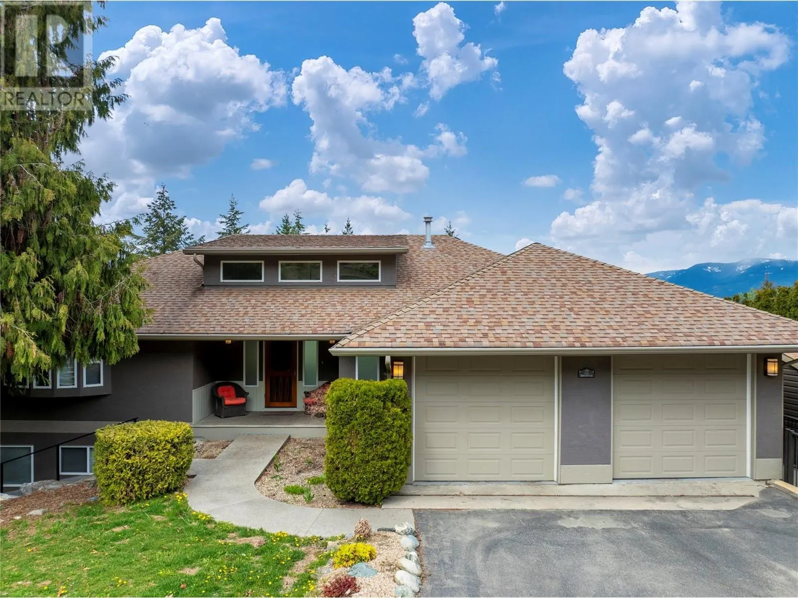 2273 Lakeview Drive