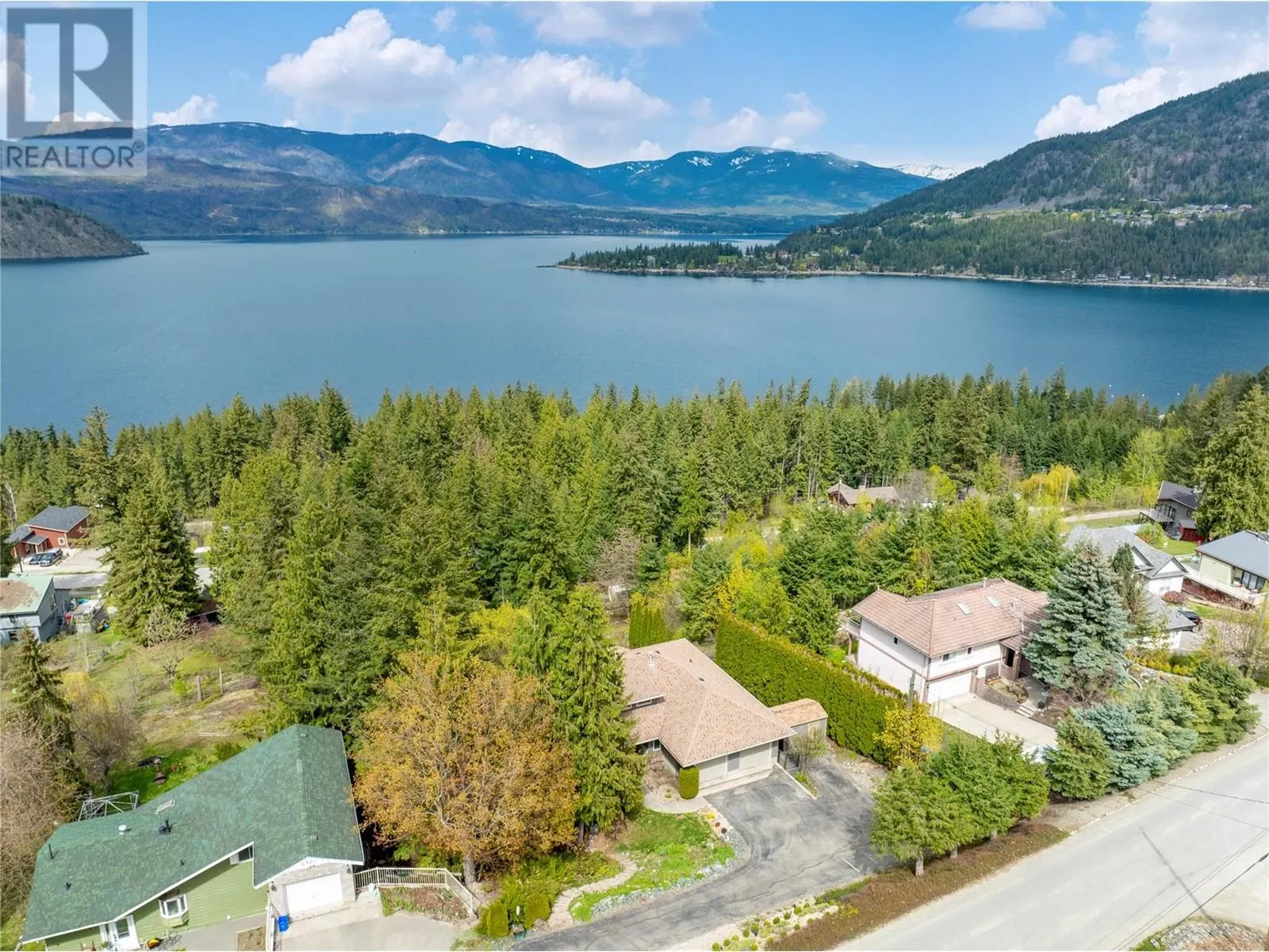 2273 Lakeview Drive