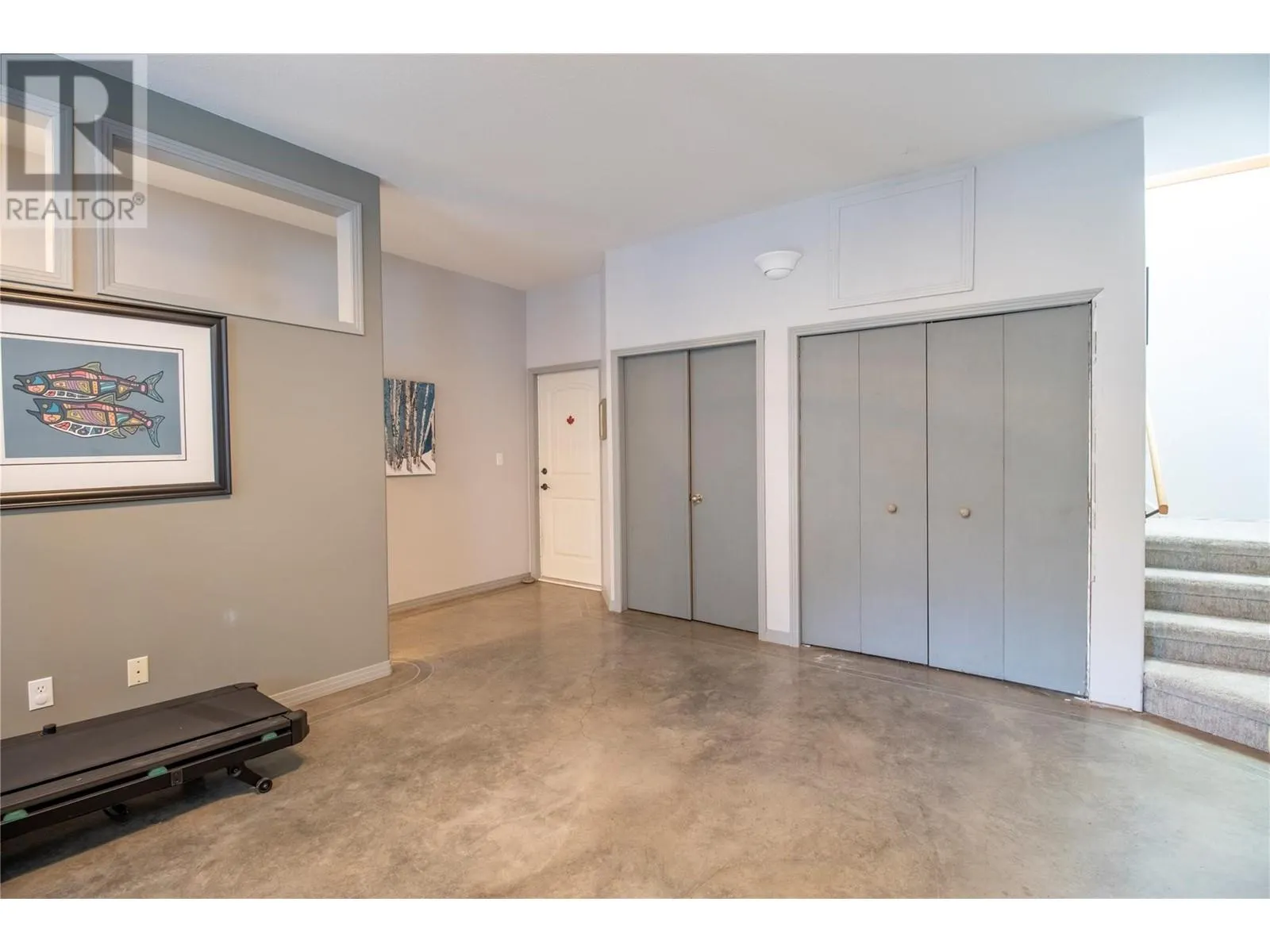 2273 Lakeview Drive
