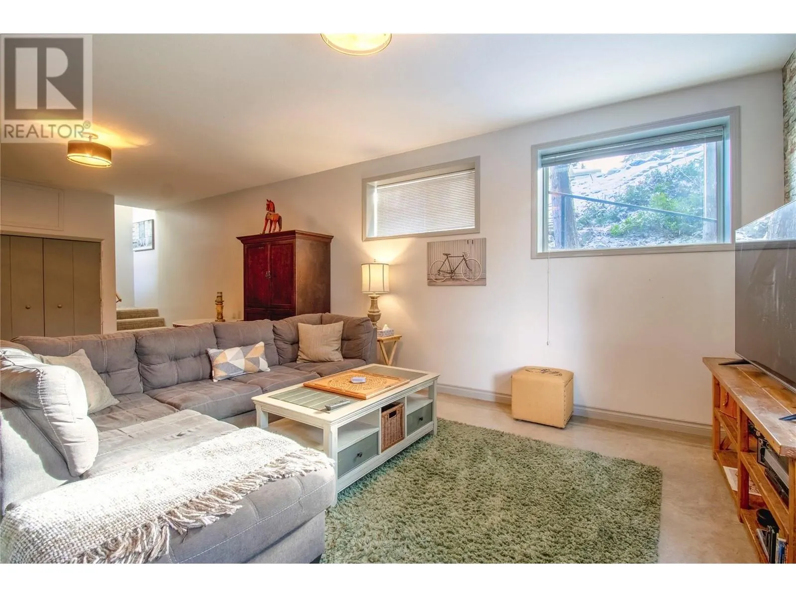 2273 Lakeview Drive
