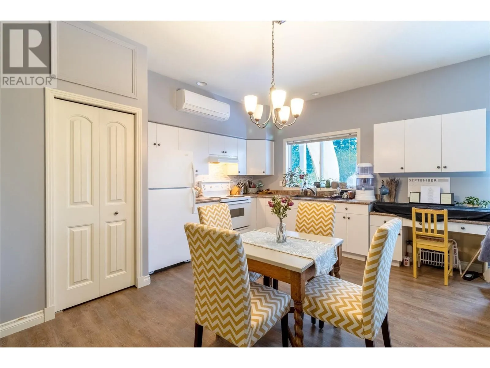 2273 Lakeview Drive
