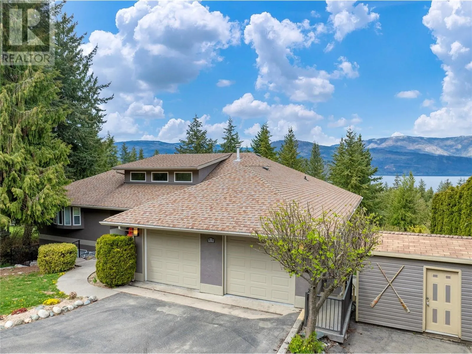 2273 Lakeview Drive