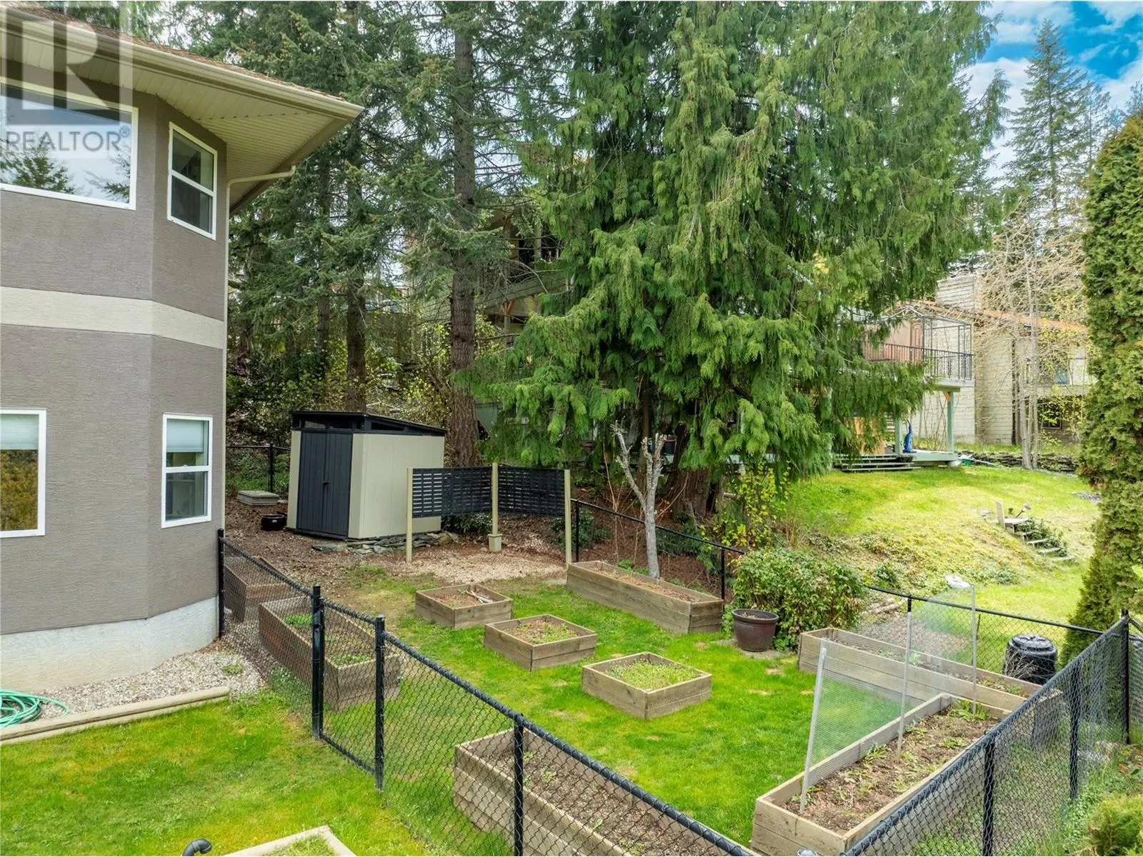 2273 Lakeview Drive