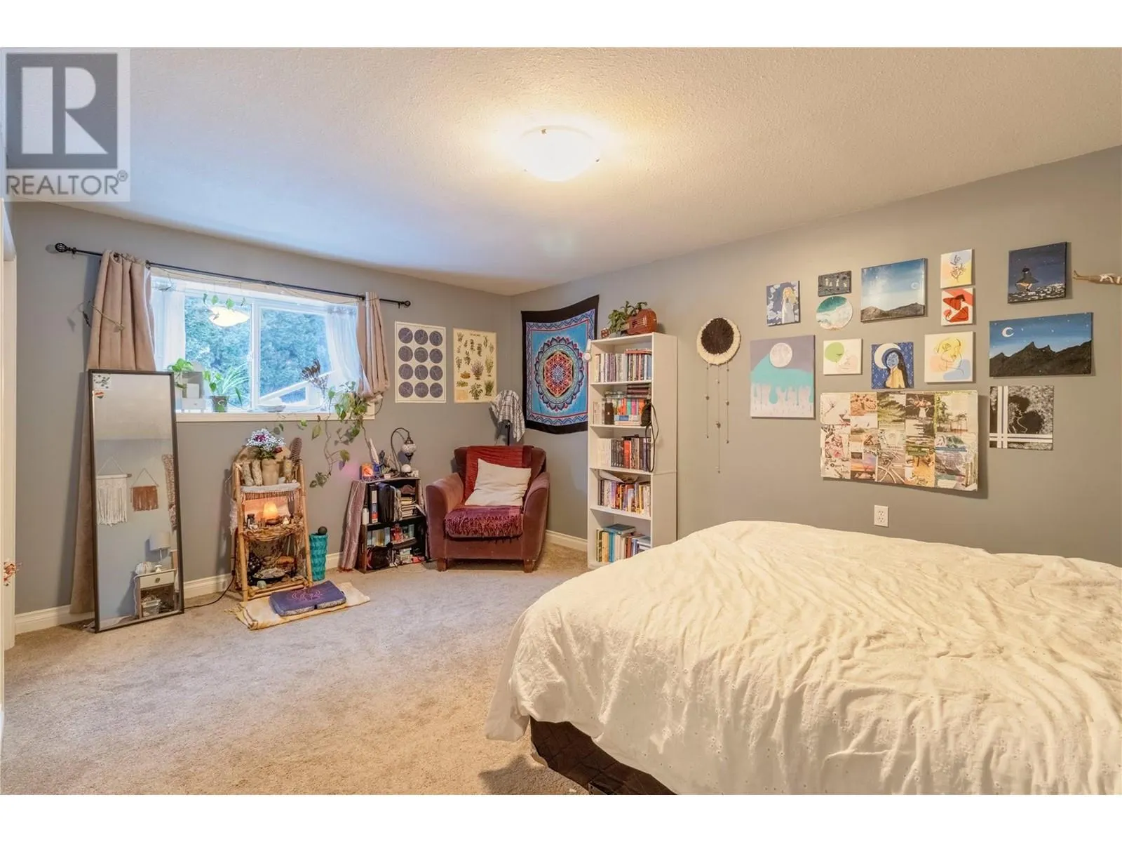 2273 Lakeview Drive