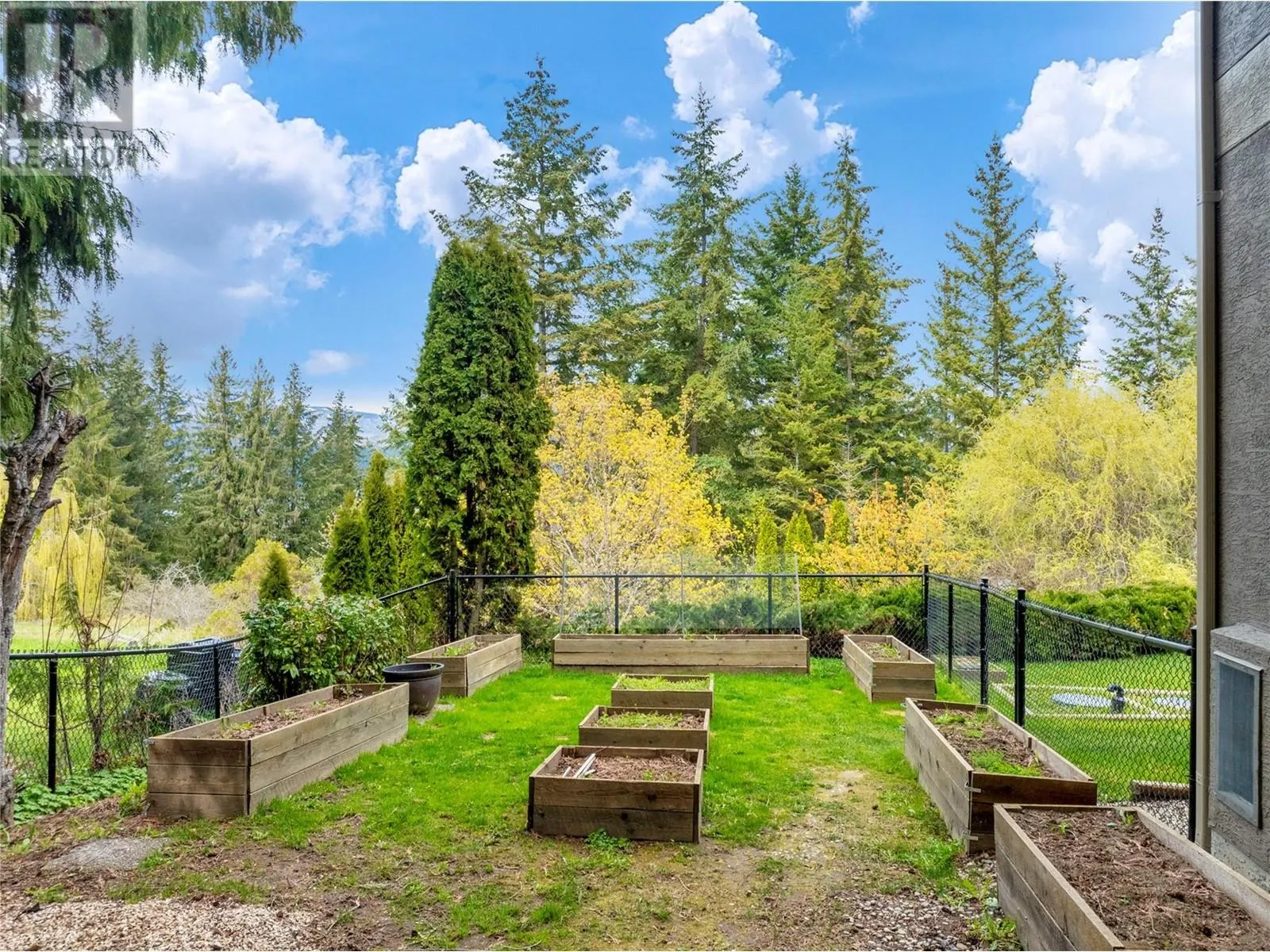 2273 Lakeview Drive
