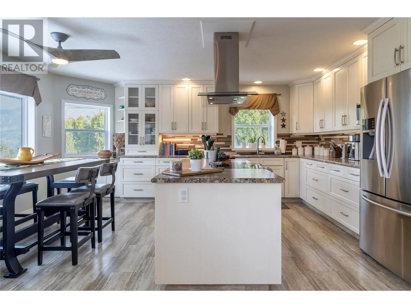 2273 Lakeview Drive