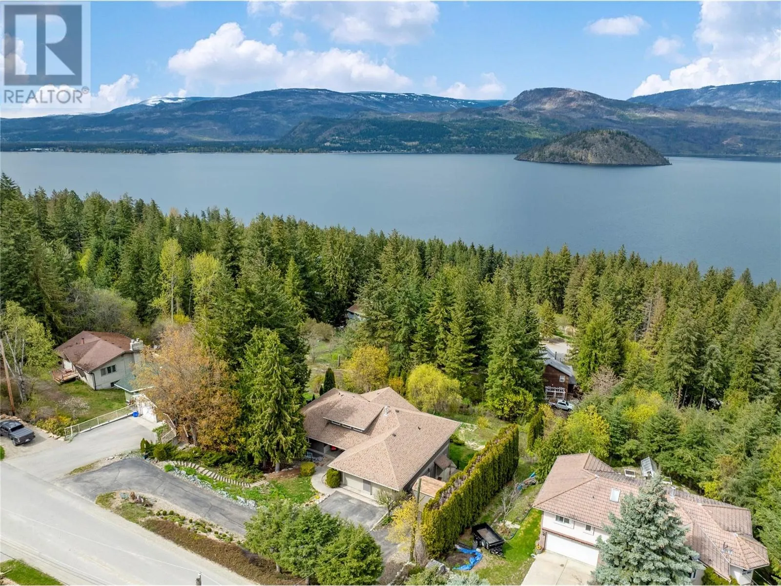 2273 Lakeview Drive