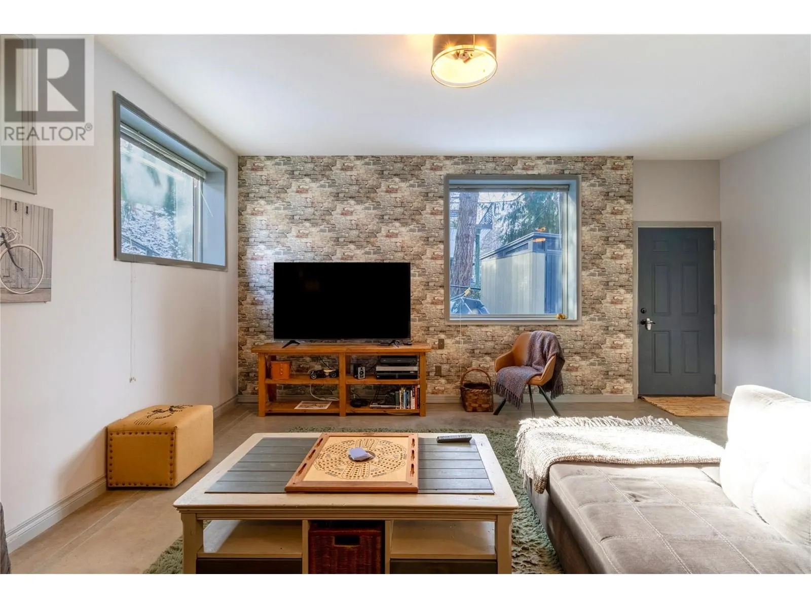 2273 Lakeview Drive