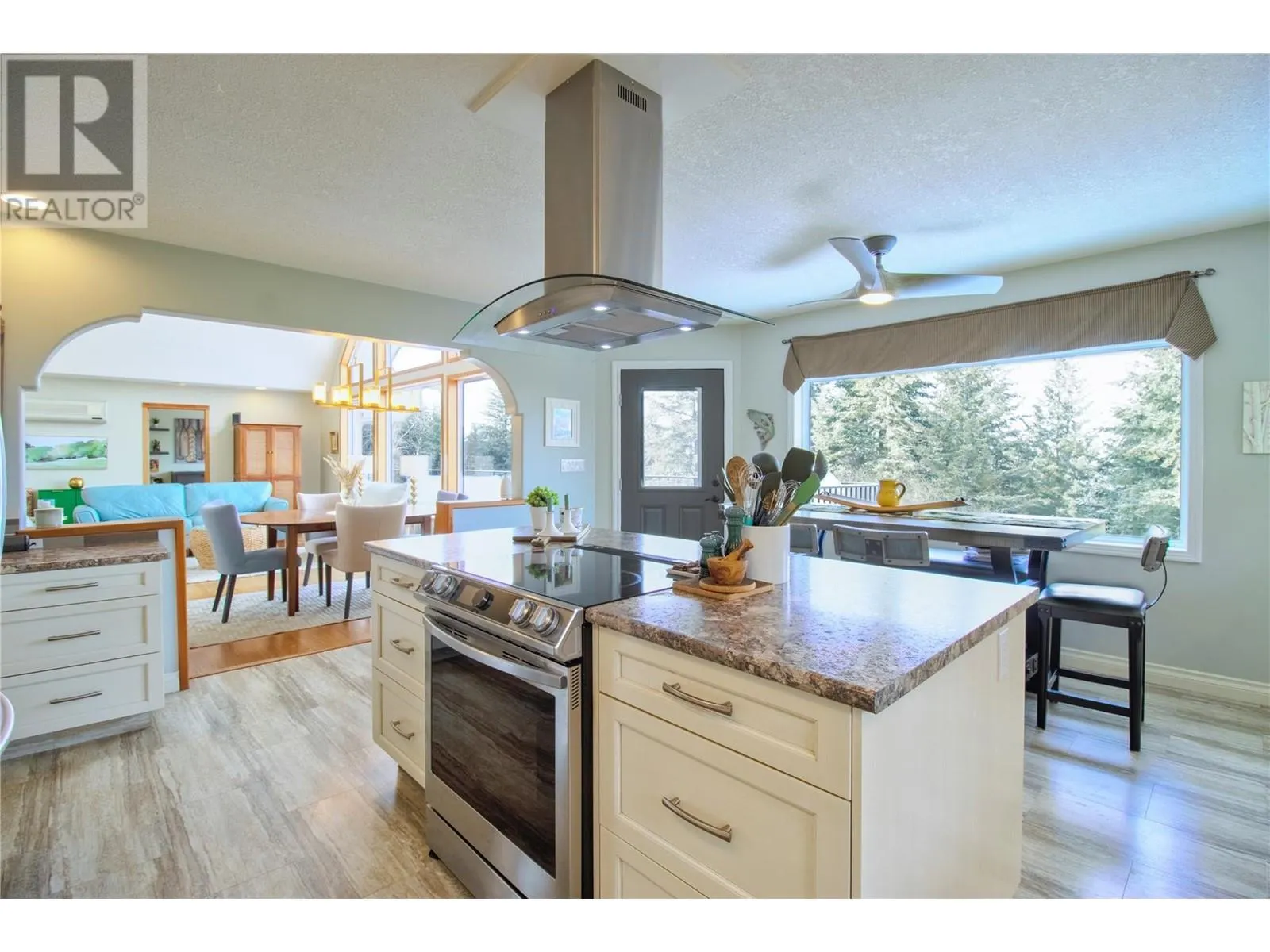 2273 Lakeview Drive