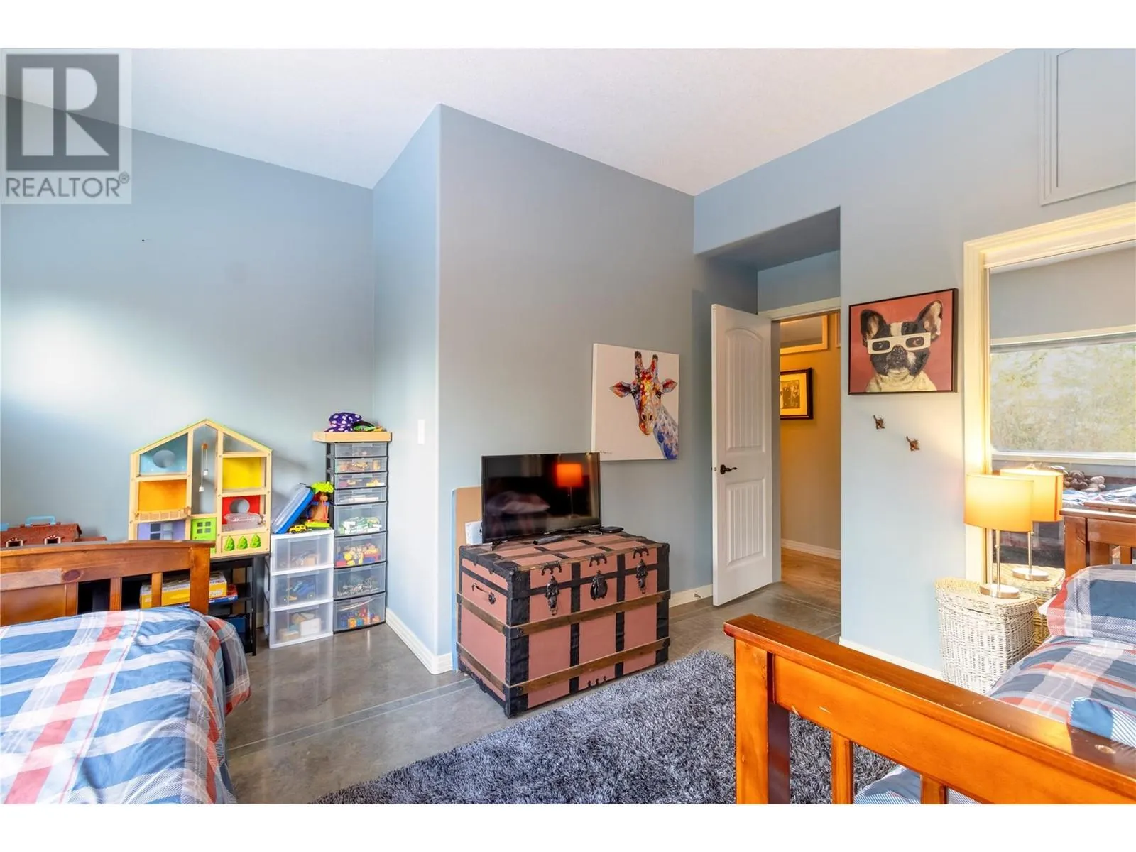 2273 Lakeview Drive