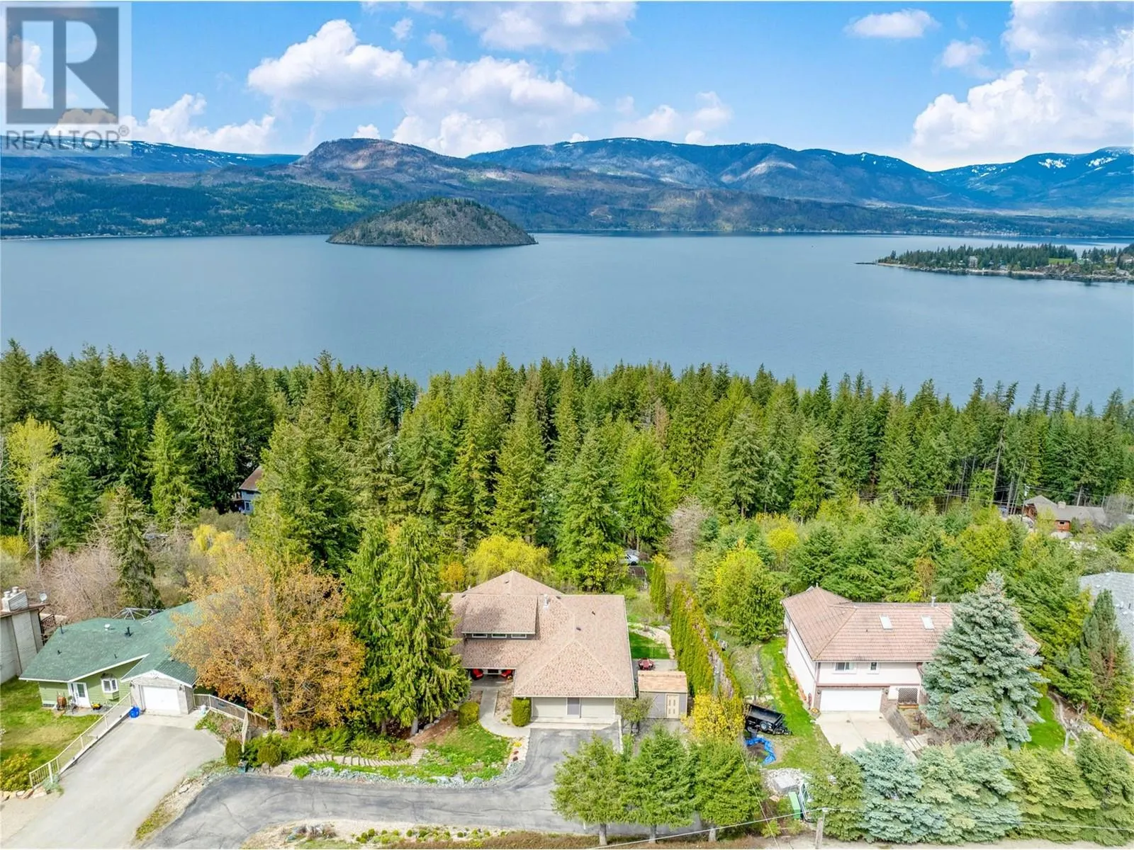 2273 Lakeview Drive