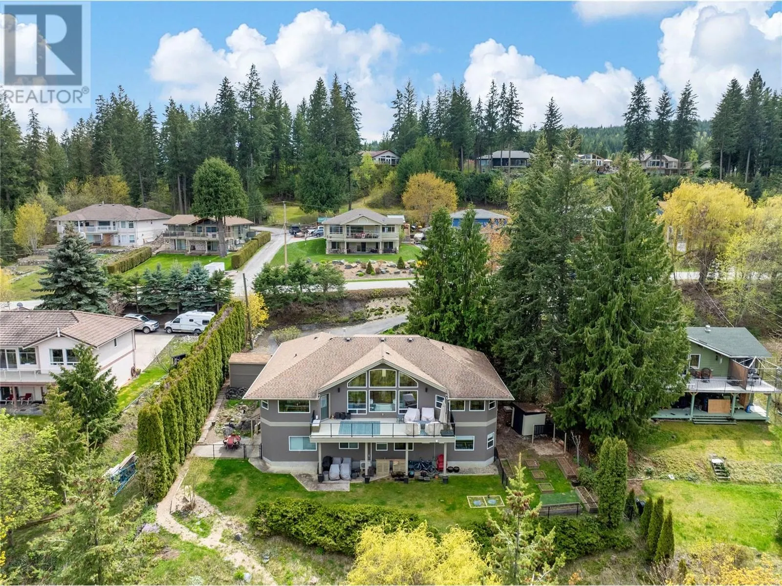 2273 Lakeview Drive