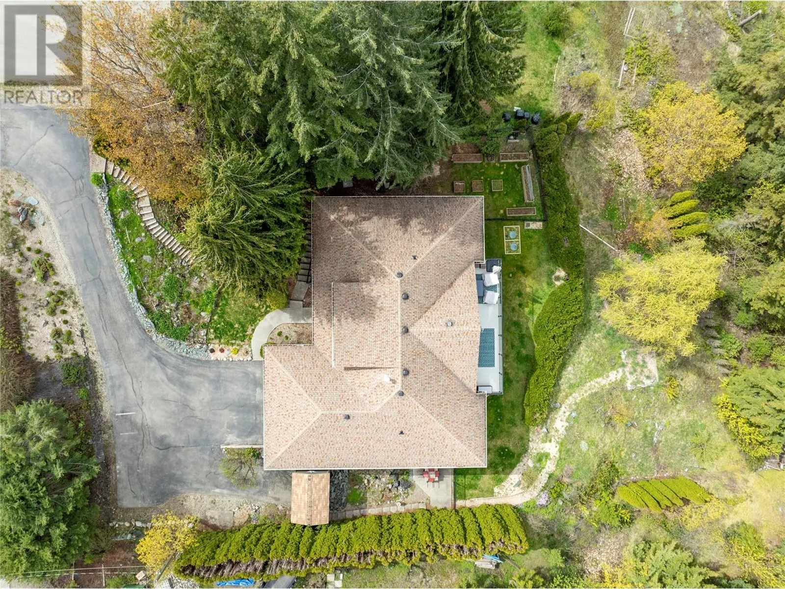 2273 Lakeview Drive