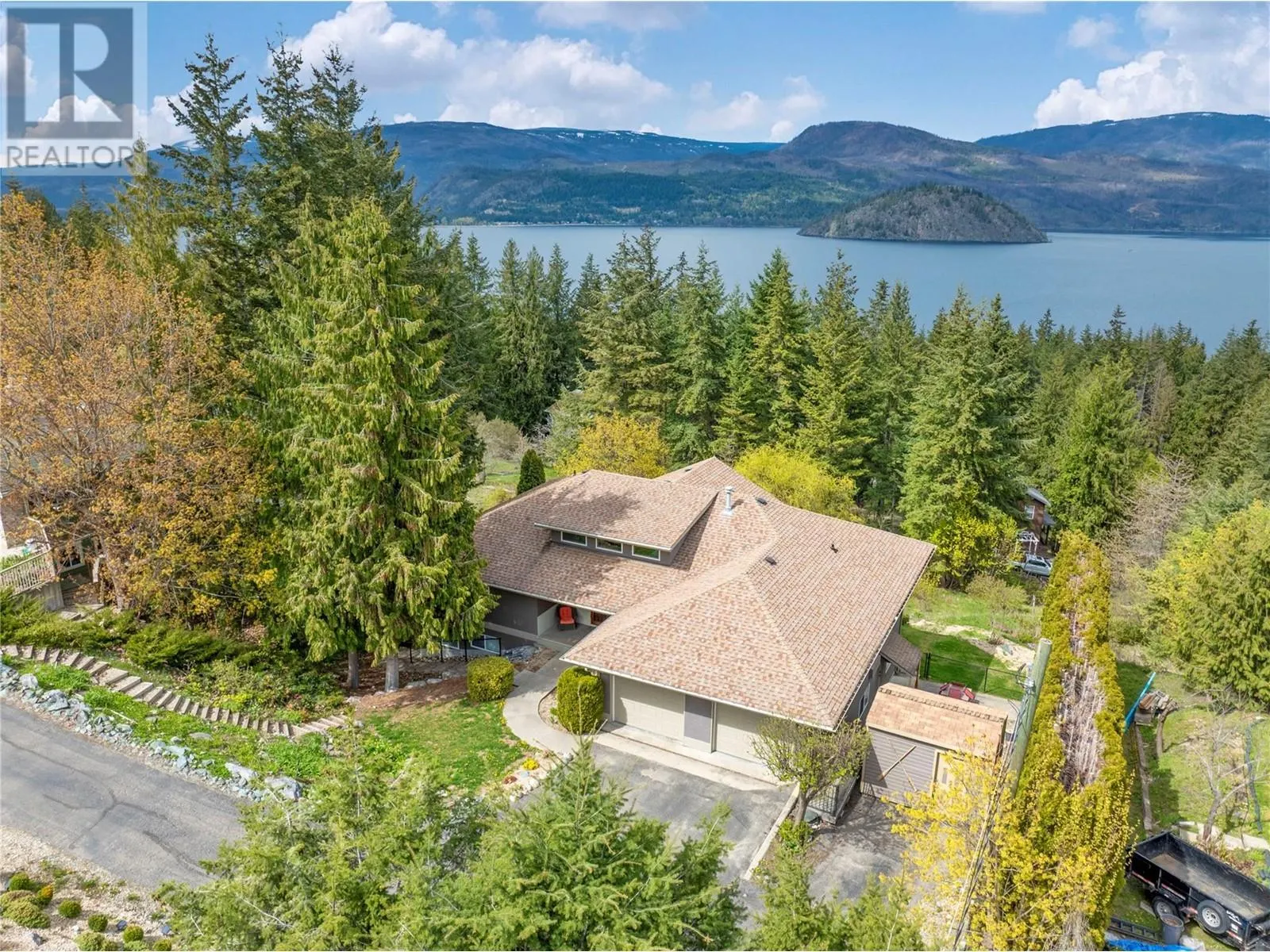 2273 Lakeview Drive