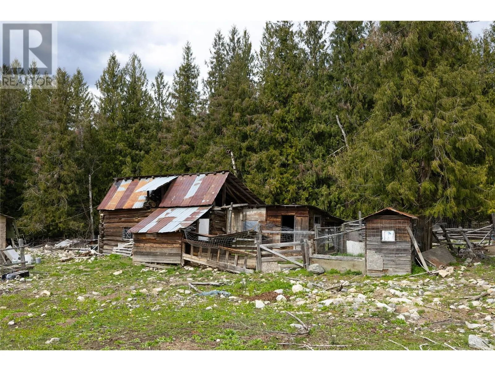 1538 Creighton Valley Road