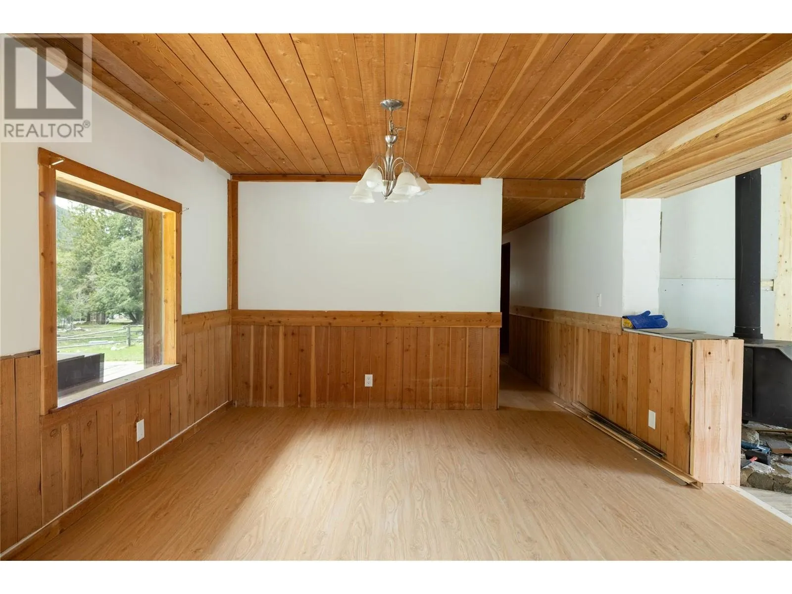 1538 Creighton Valley Road