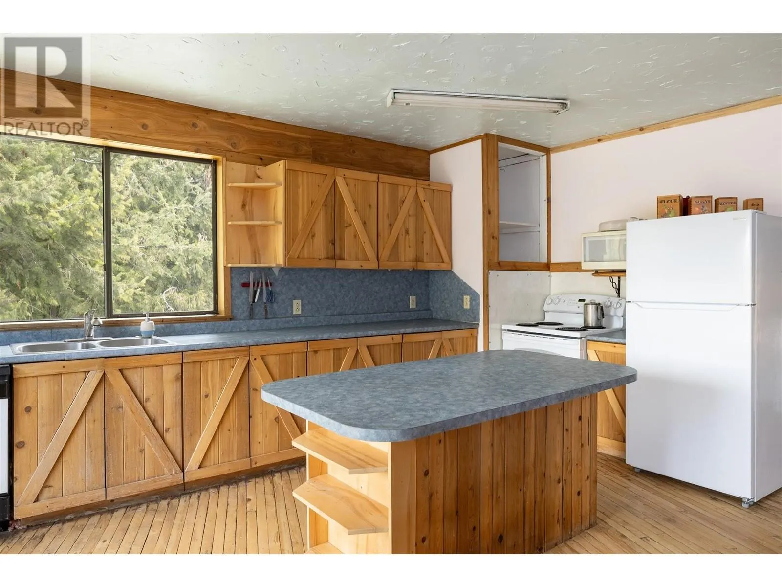 1538 Creighton Valley Road