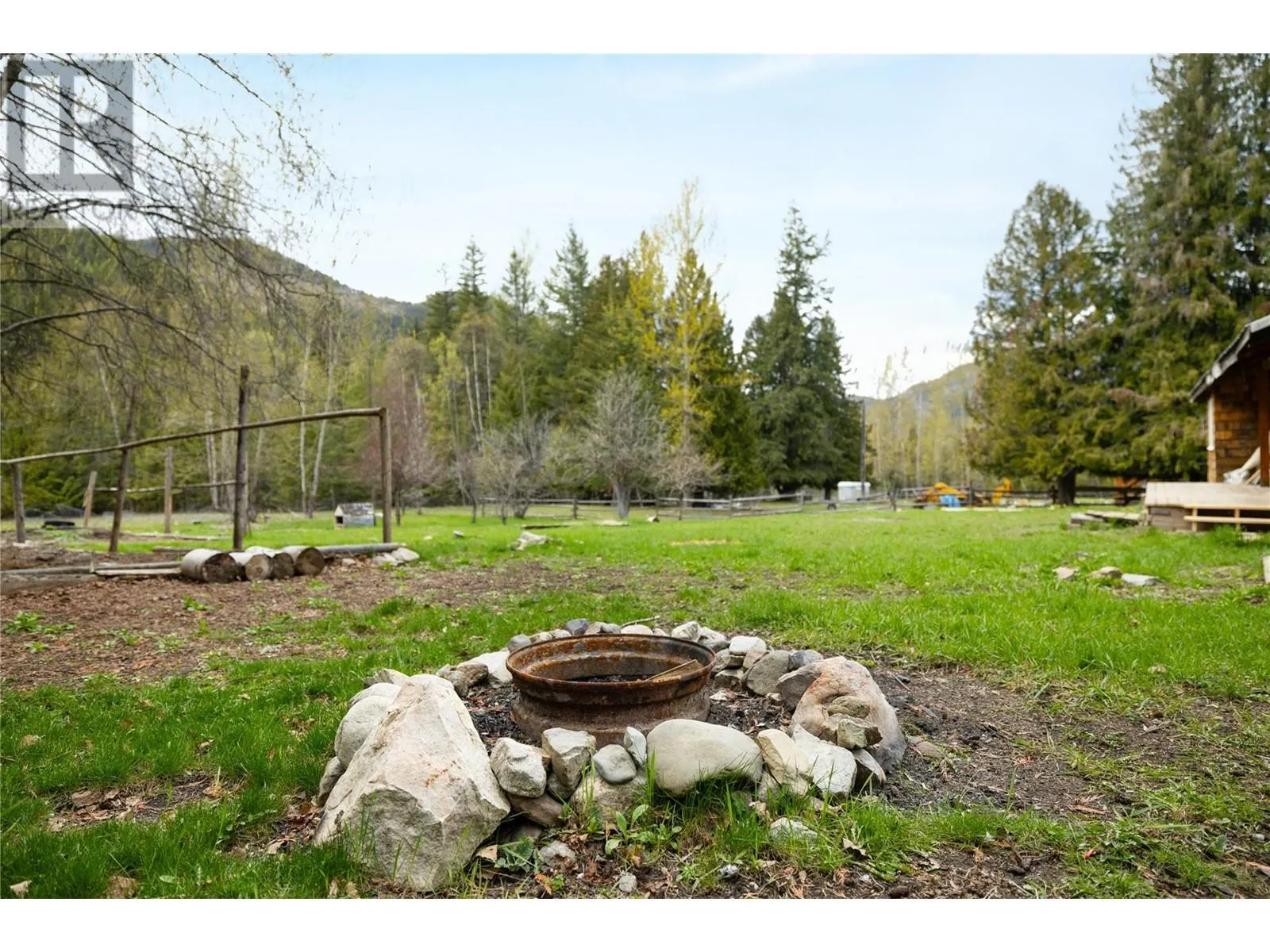 1538 Creighton Valley Road