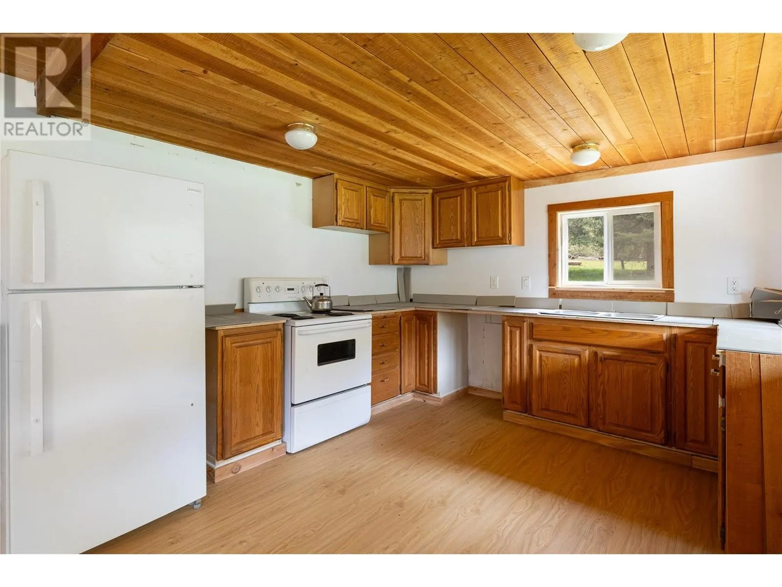 1538 Creighton Valley Road