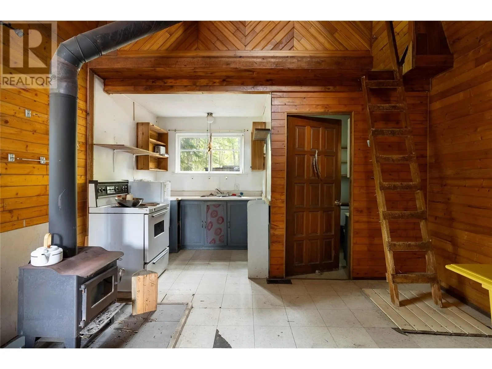 1538 Creighton Valley Road