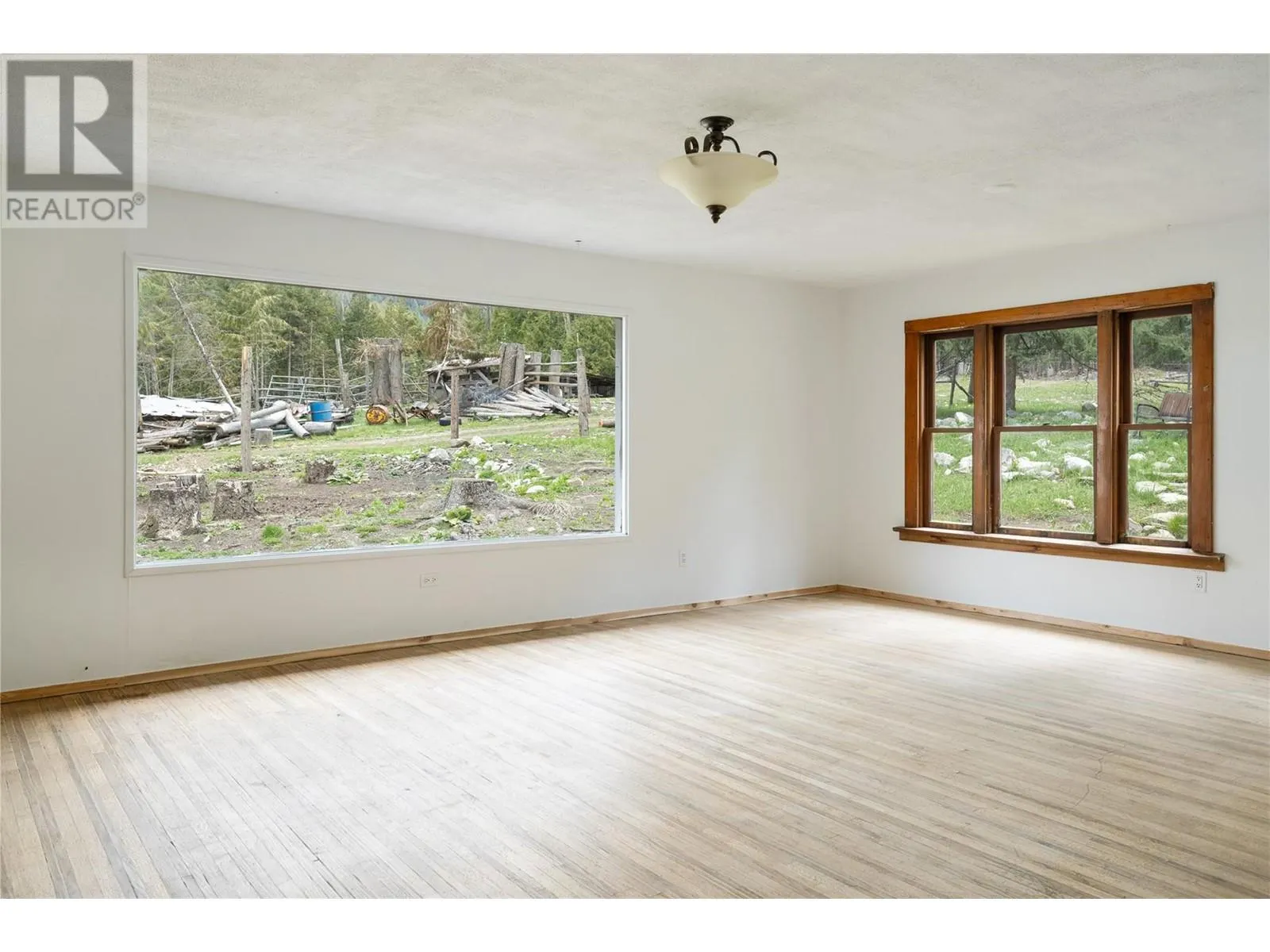 1538 Creighton Valley Road