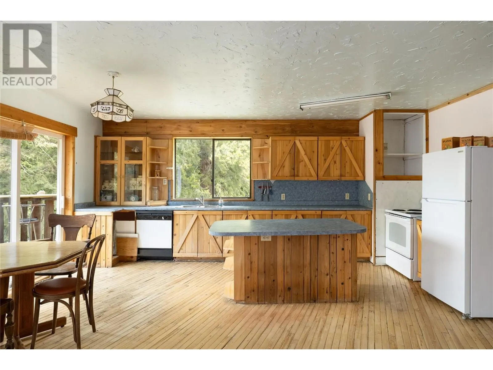1538 Creighton Valley Road