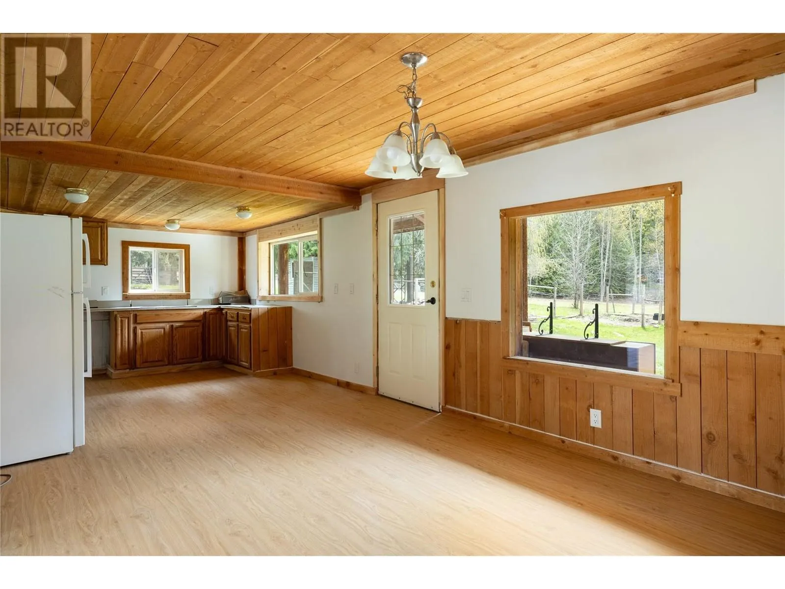 1538 Creighton Valley Road