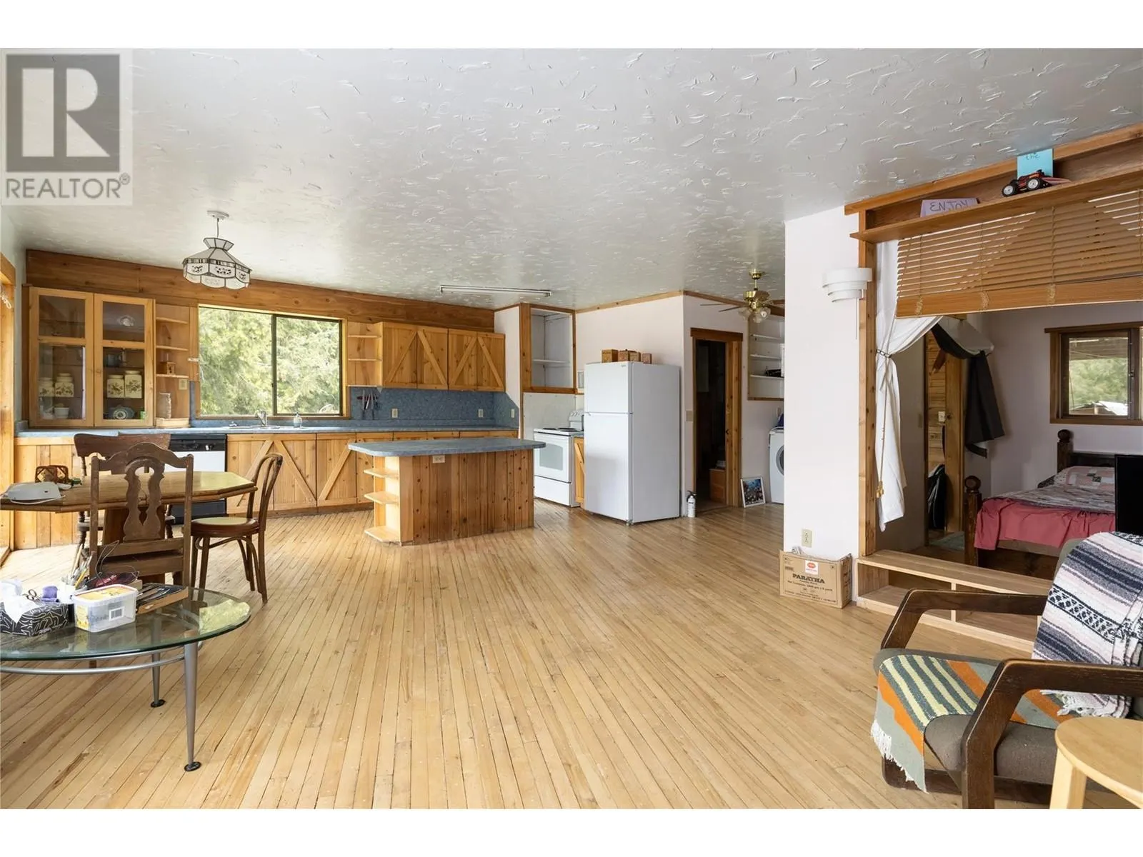 1538 Creighton Valley Road