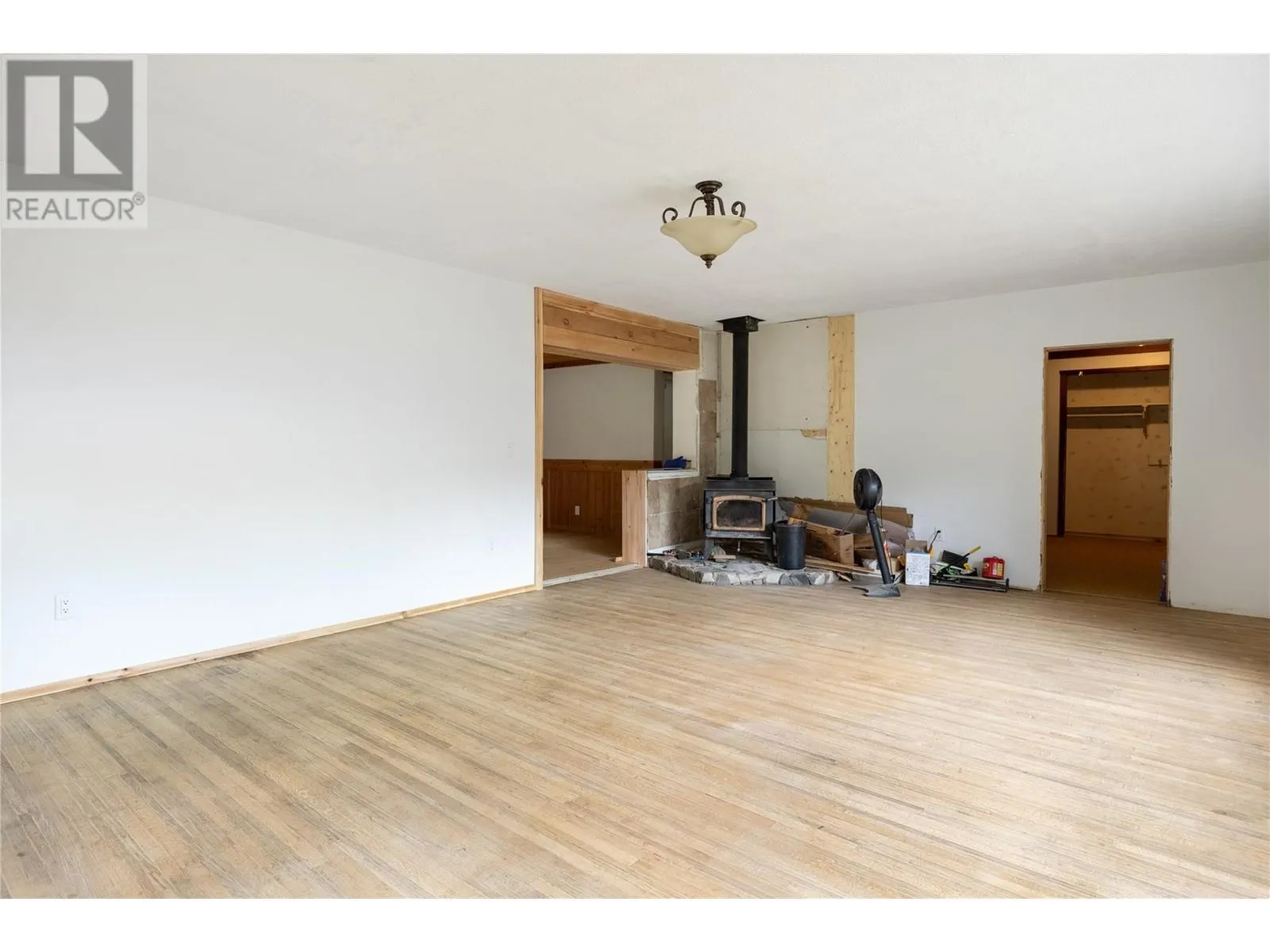 1538 Creighton Valley Road